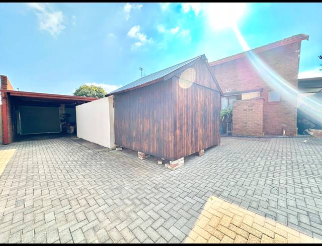 3 BEDROOM HOUSE FOR SALE IN FAUNA PARK